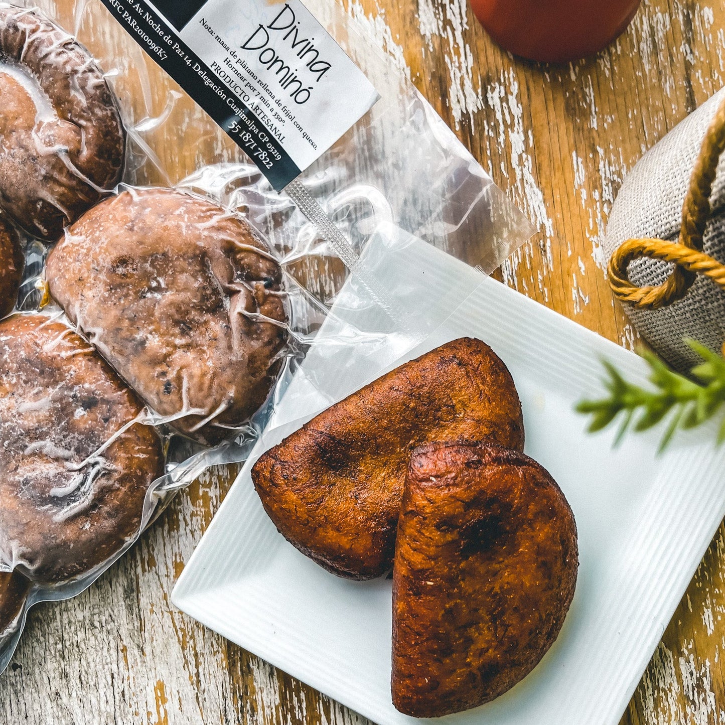 DIVINAS DE QUESO PQTE DE 12 UN (EMPANADAS DE MASA DE PLÁTANO MACHO MADURO)