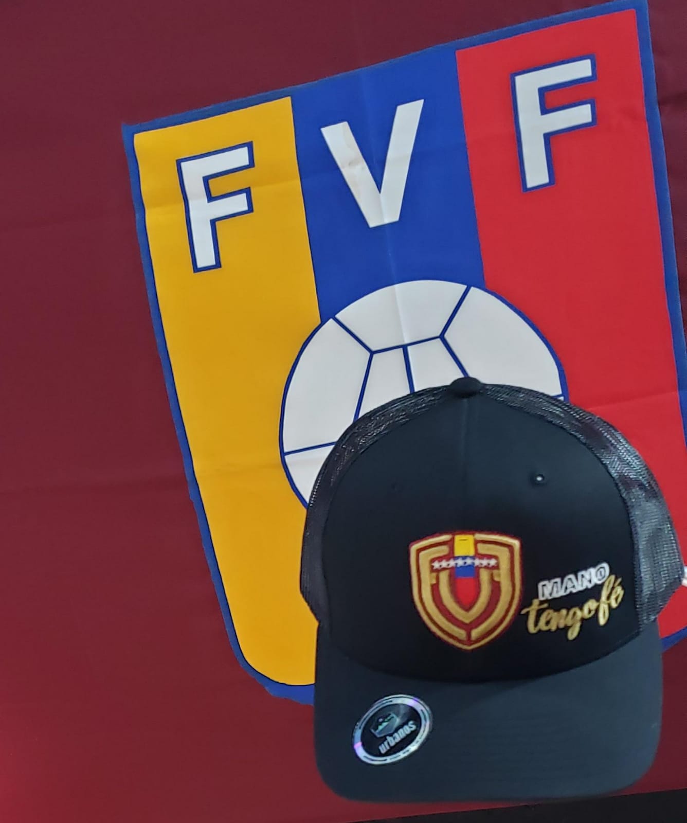 GORRA DE LA VINO TINTO, NEGRA UN