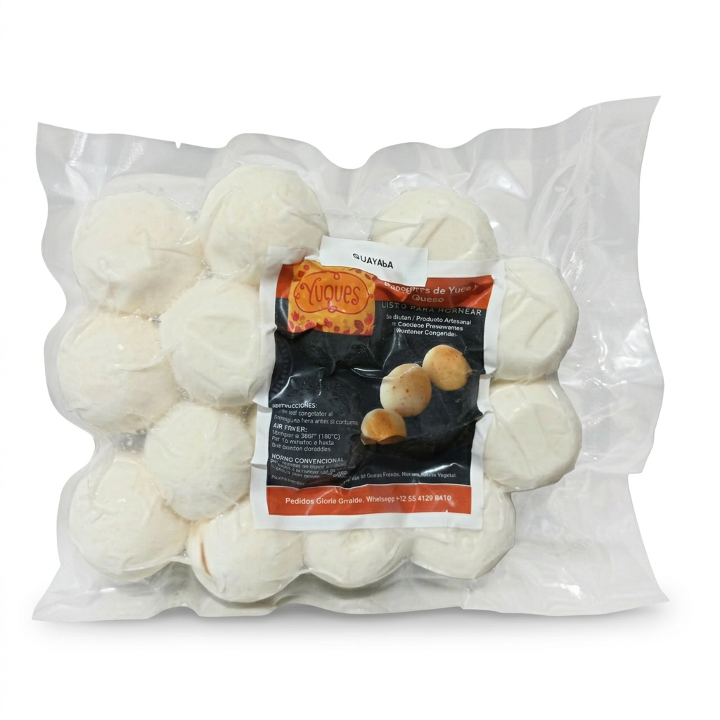 Panecitos de queso y guayaba con fondo blanco