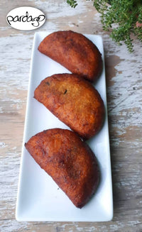 DIVINAS DE FRIJOL CON QUESO PQTE DE 12 UN (EMPANADAS DE MASA DE PLÁTANO MACHO MADURO)